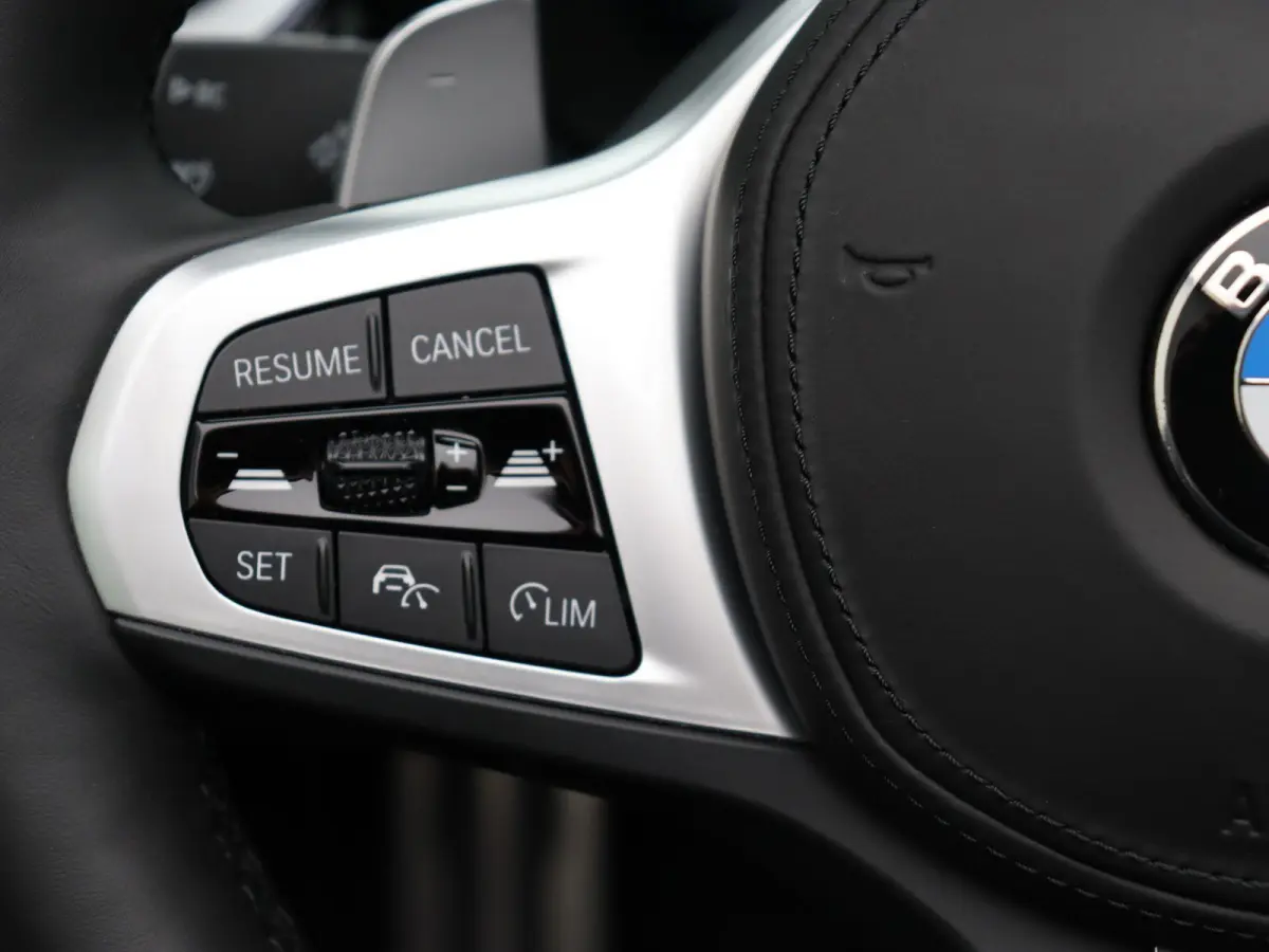 M40i High Executive | Comfort Access | Achteruitrijcamera | Elektrisch verwarmde voorstoelen | Parking Assistant | Active Cruise Control | Harman Kardon | 19/20 ''