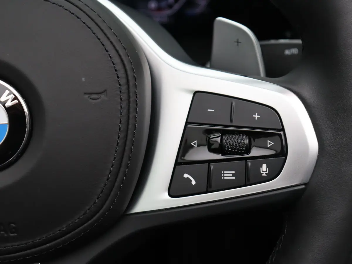 M40i High Executive | Comfort Access | Achteruitrijcamera | Elektrisch verwarmde voorstoelen | Parking Assistant | Active Cruise Control | Harman Kardon | 19/20 ''