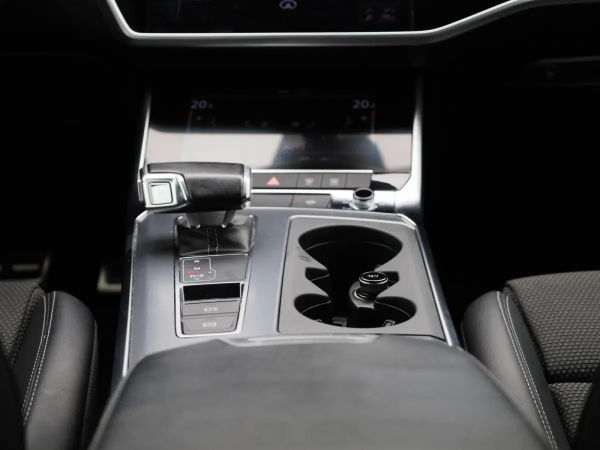 50 TFSI e quattro S edition | S-Line | Apple Carplay / Android Auto | Achteruitrijcamera | Parkeersensoren |