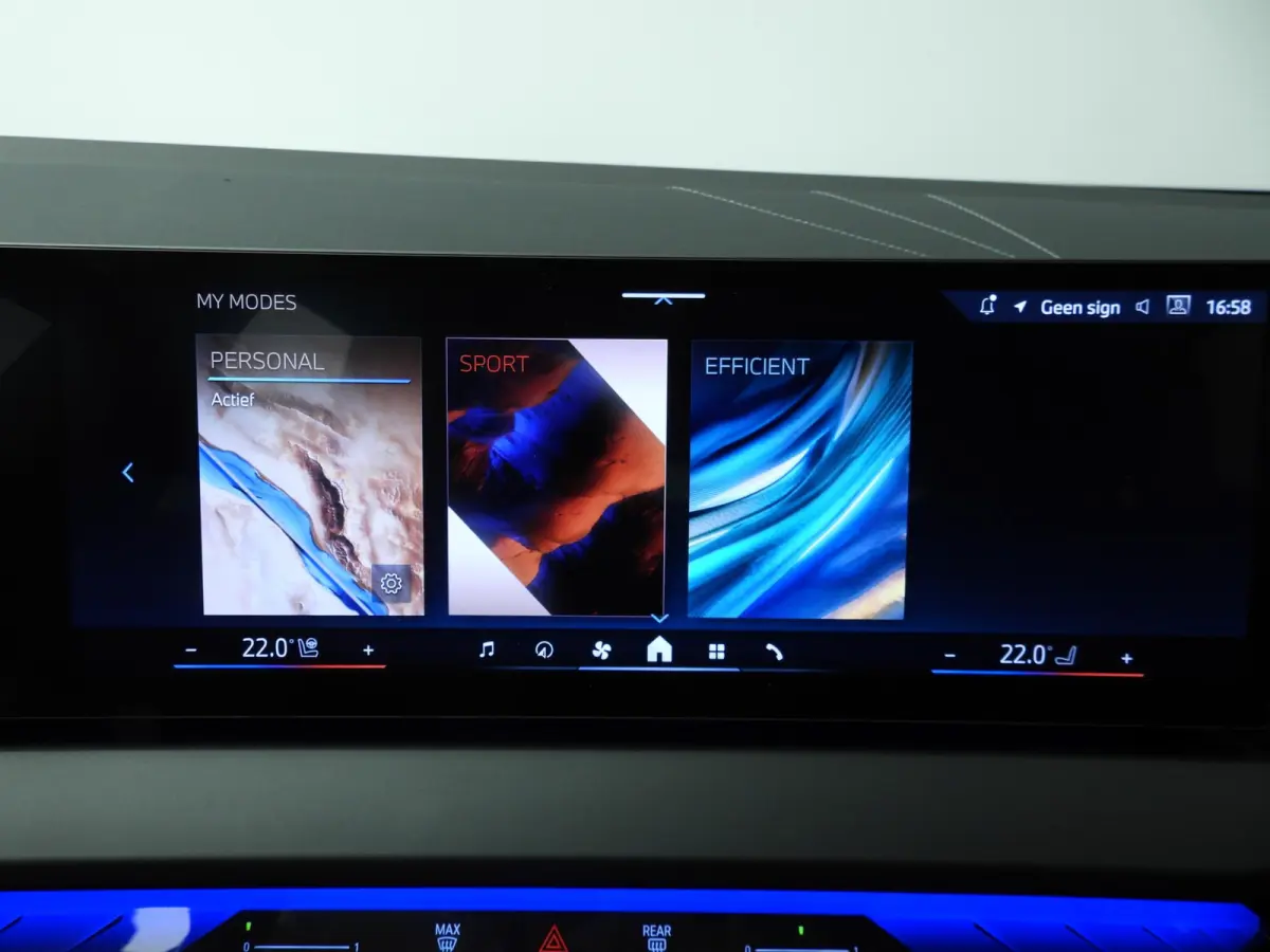 20d xDrive | M-Sportpakket | LED | HUD | Active cruise | Trekhaak | Elektr. zetels | Keyles go | DAB | Harman-kardon sound | Alu 20 inch