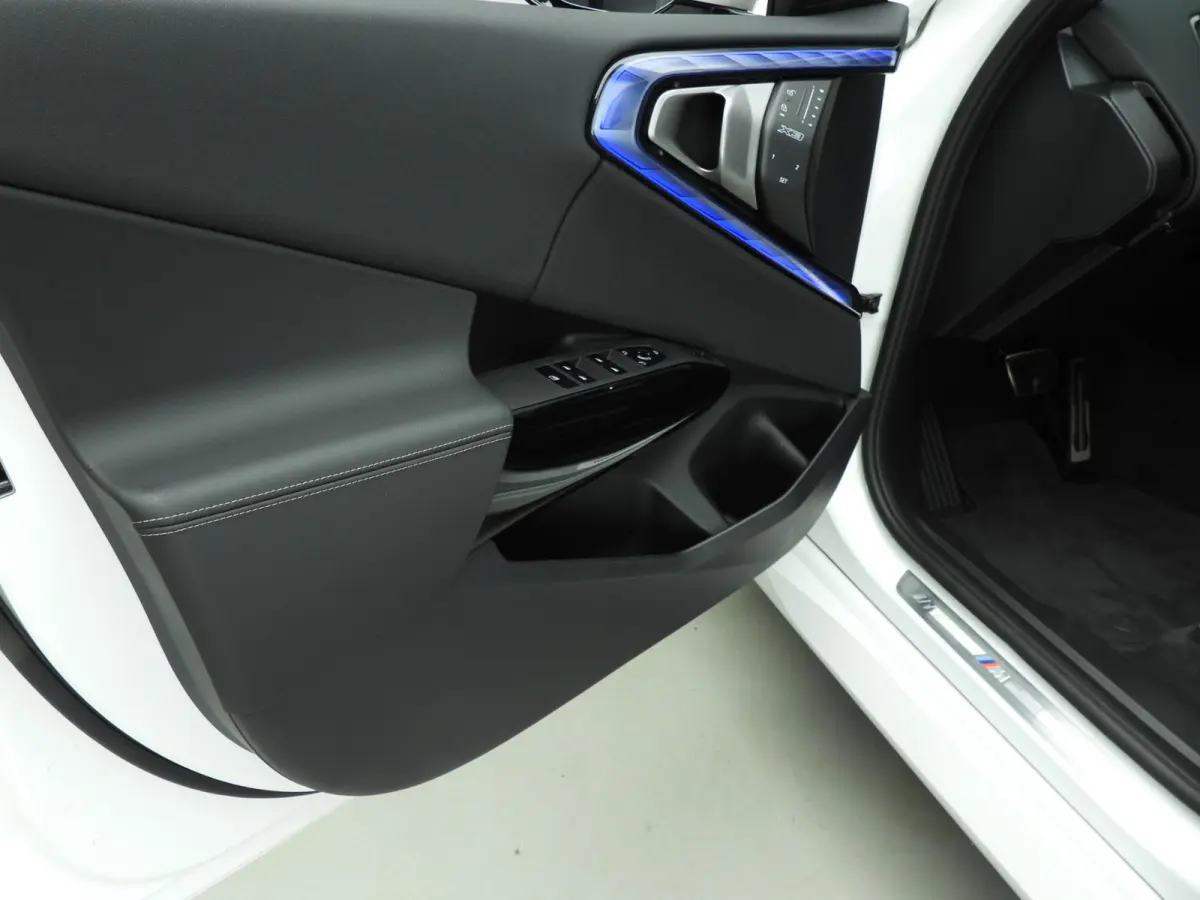 20d xDrive | M-Sportpakket | LED | HUD | Active cruise | Trekhaak | Elektr. zetels | Keyles go | DAB | Harman-kardon sound | Alu 20 inch