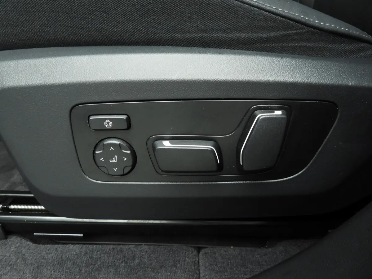 20d xDrive | M-Sportpakket | LED | HUD | Active cruise | Trekhaak | Elektr. zetels | Keyles go | DAB | Harman-kardon sound | Alu 20 inch
