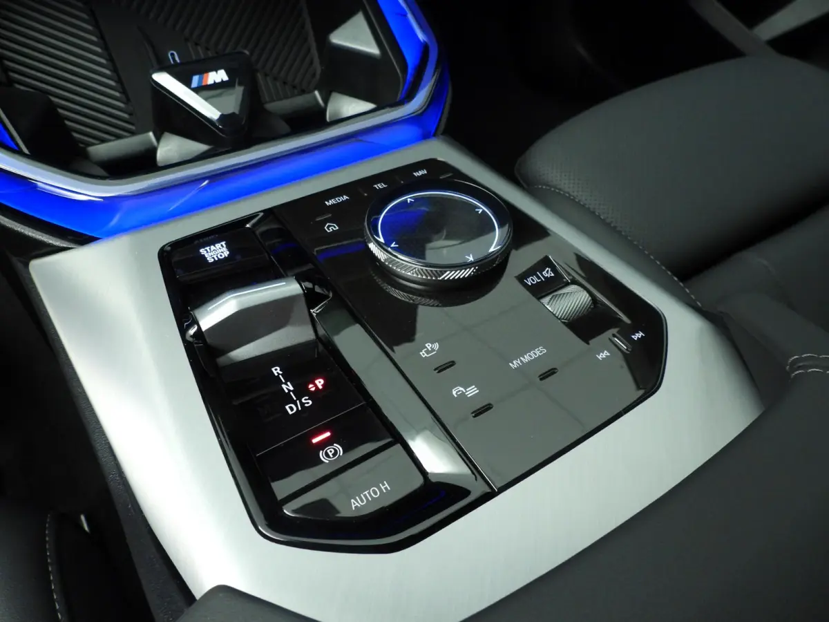 20d xDrive | M-Sportpakket | LED | HUD | Active cruise | Trekhaak | Elektr. zetels | Keyles go | DAB | Harman-kardon sound | Alu 20 inch