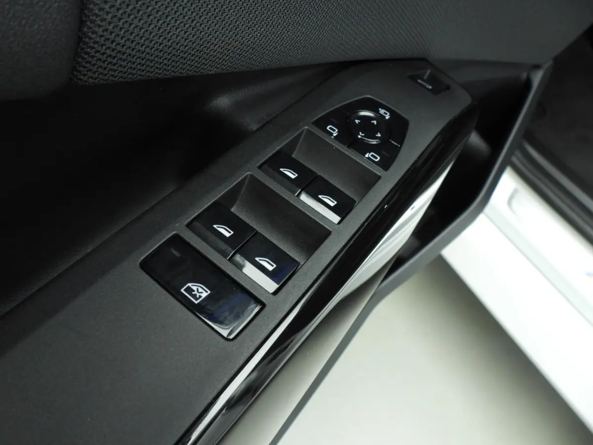 20d xDrive | M-Sportpakket | LED | HUD | Active cruise | Trekhaak | Elektr. zetels | Keyles go | DAB | Harman-kardon sound | Alu 20 inch