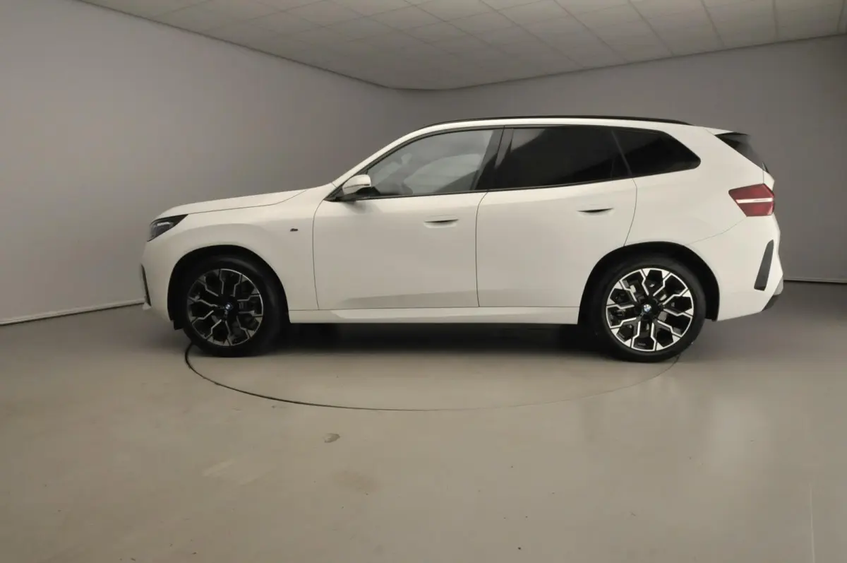 20d xDrive | M-Sportpakket | LED | HUD | Active cruise | Trekhaak | Elektr. zetels | Keyles go | DAB | Harman-kardon sound | Alu 20 inch