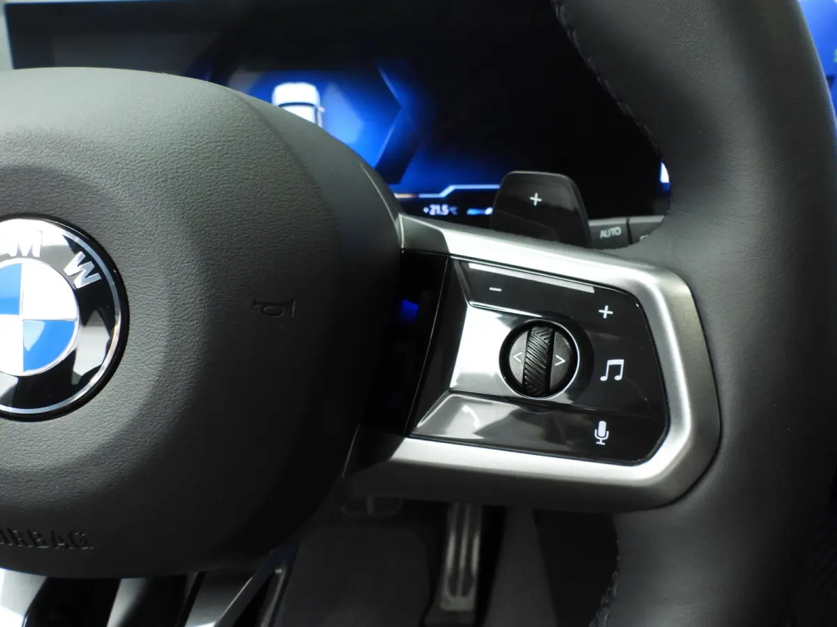 20d xDrive | M-Sportpakket | LED | HUD | Active cruise | Trekhaak | Elektr. zetels | Keyles go | DAB | Harman-kardon sound | Alu 20 inch