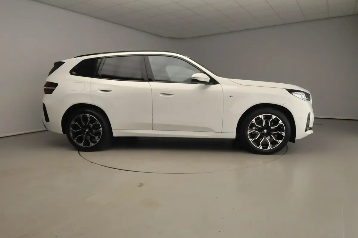 20d xDrive | M-Sportpakket | LED | HUD | Active cruise | Trekhaak | Elektr. zetels | Keyles go | DAB | Harman-kardon sound | Alu 20 inch