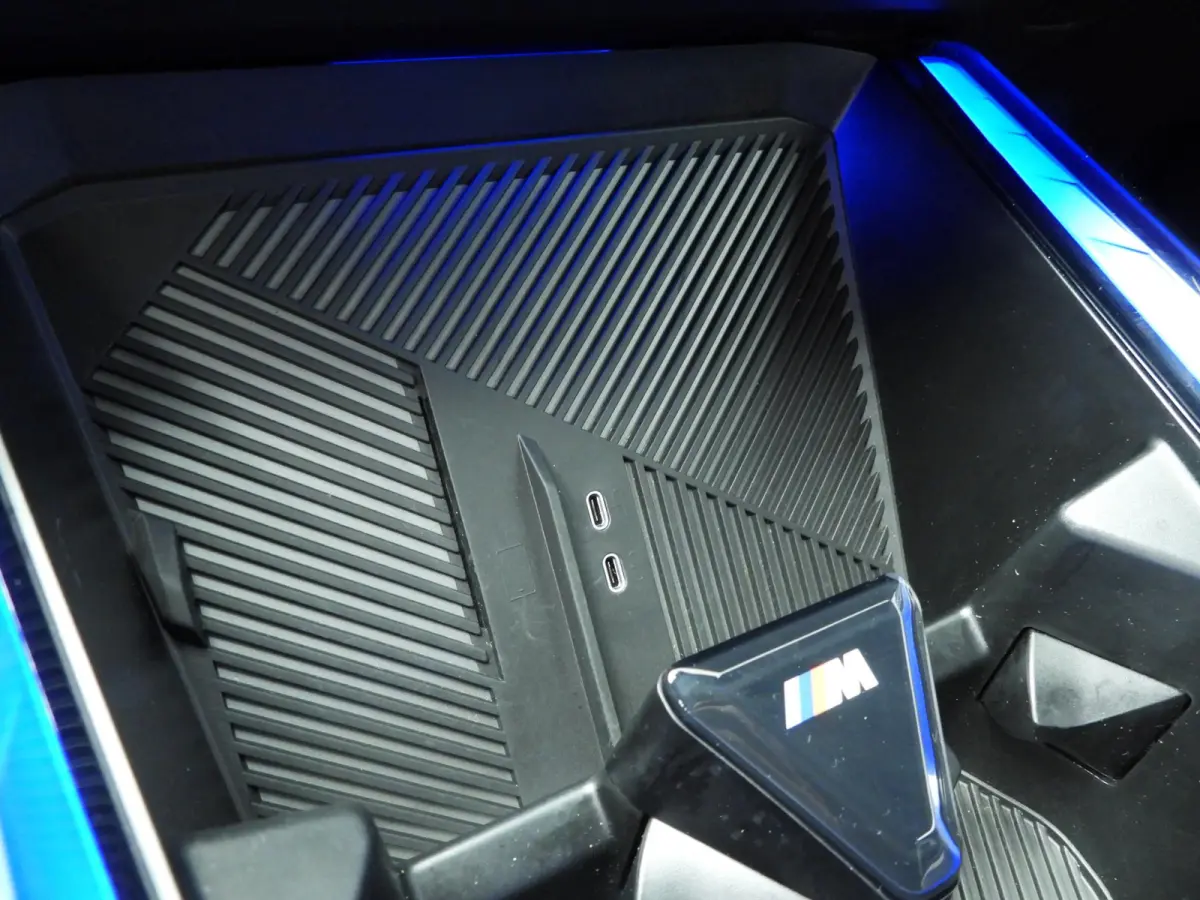 20d xDrive | M-Sportpakket | LED | HUD | Active cruise | Trekhaak | Elektr. zetels | Keyles go | DAB | Harman-kardon sound | Alu 20 inch