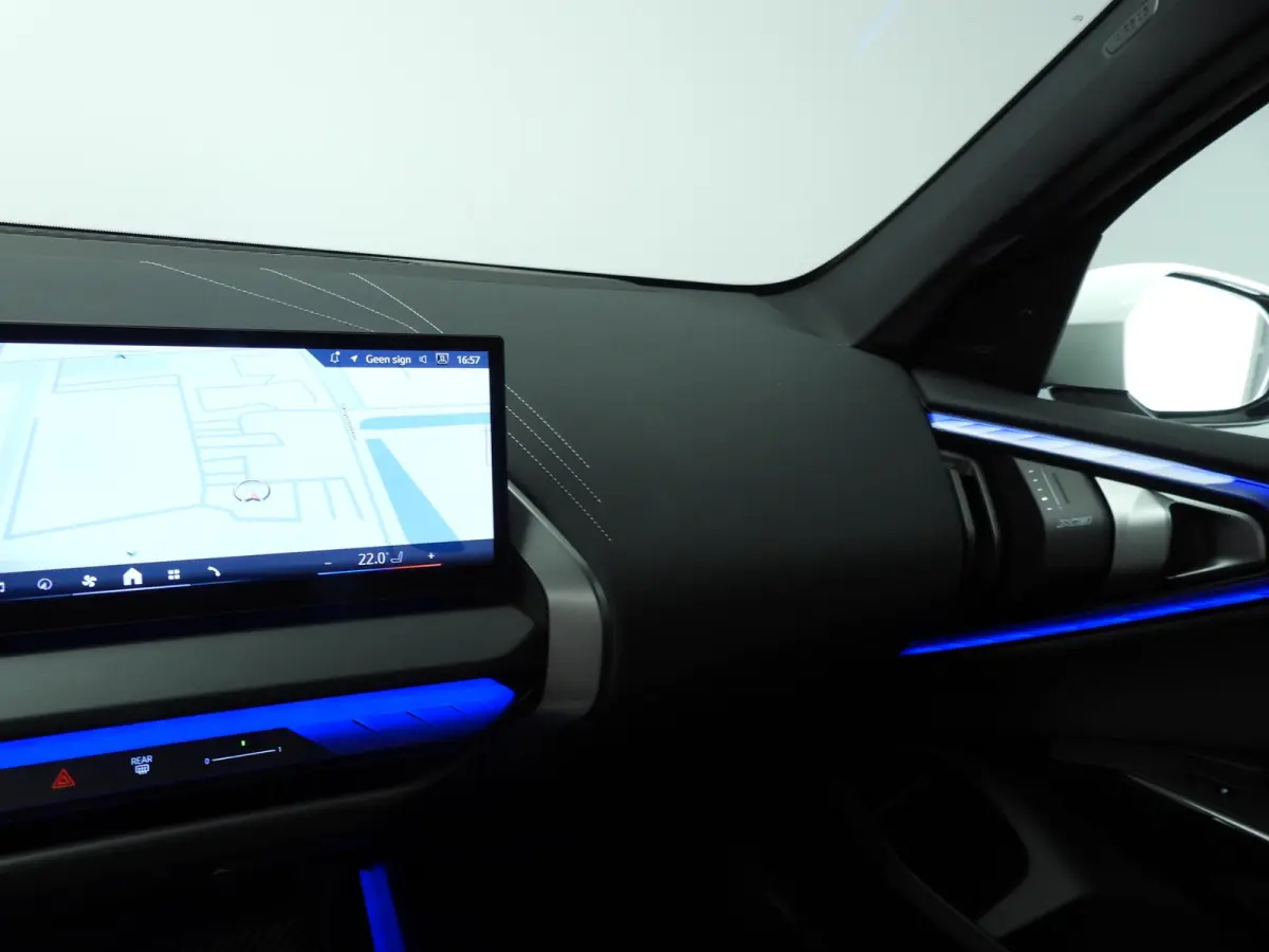 20d xDrive | M-Sportpakket | LED | HUD | Active cruise | Trekhaak | Elektr. zetels | Keyles go | DAB | Harman-kardon sound | Alu 20 inch