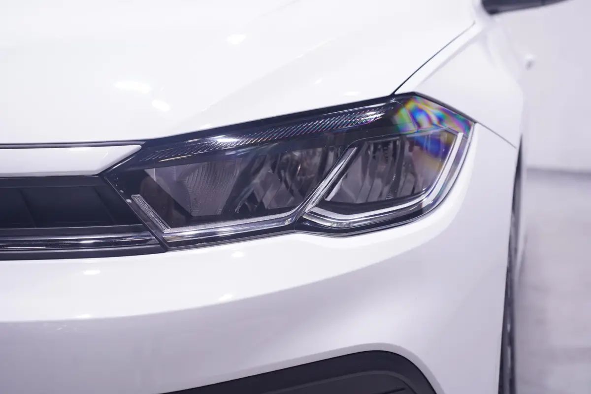 1.0 TSI Life Edition Navi Stoelverwarming Apple Carplay PDC v+a private-glas digi-cockpit cruise-controle LMV 15" DAB-ontvangst stuurbediening elektrische spiegelbediening en inklapbaar