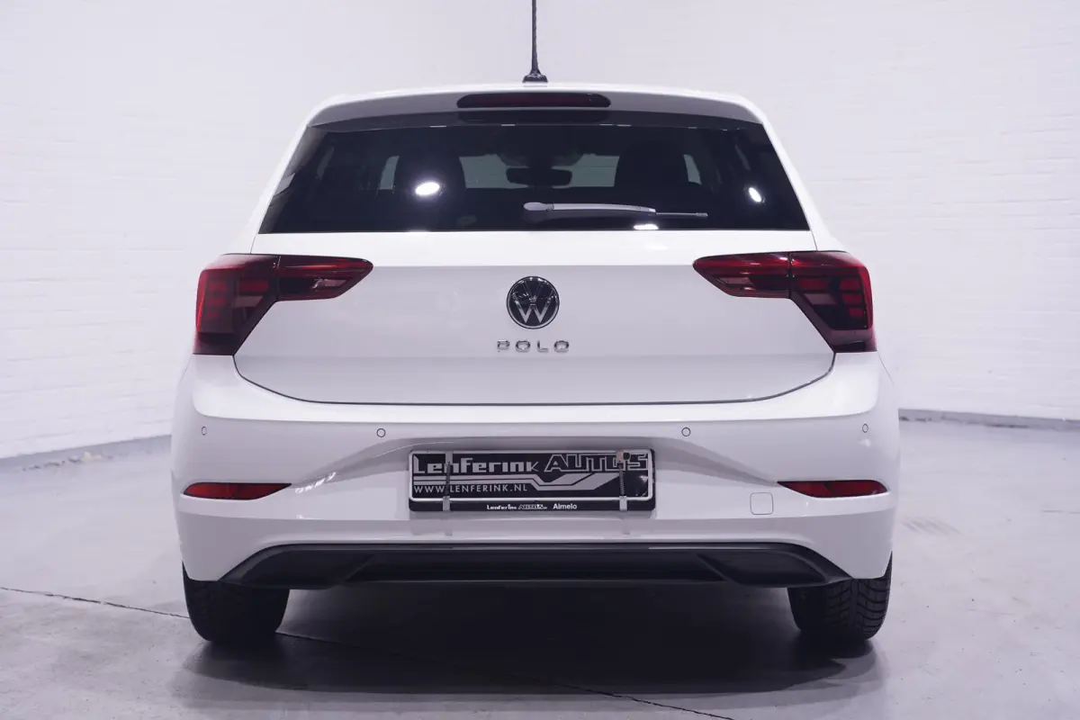 1.0 TSI Life Edition Navi Stoelverwarming Apple Carplay PDC v+a private-glas digi-cockpit cruise-controle LMV 15" DAB-ontvangst stuurbediening elektrische spiegelbediening en inklapbaar