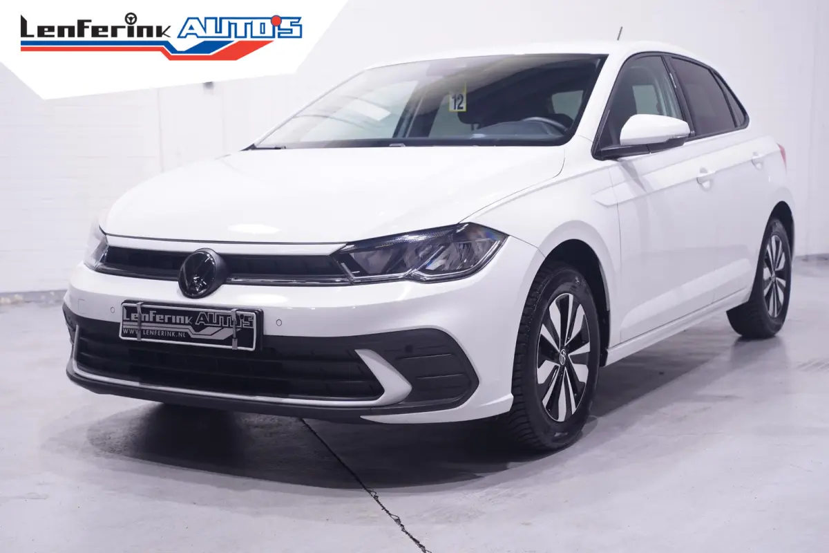 1.0 TSI Life Edition Navi Stoelverwarming Apple Carplay PDC v+a private-glas digi-cockpit cruise-controle LMV 15" DAB-ontvangst stuurbediening elektrische spiegelbediening en inklapbaar