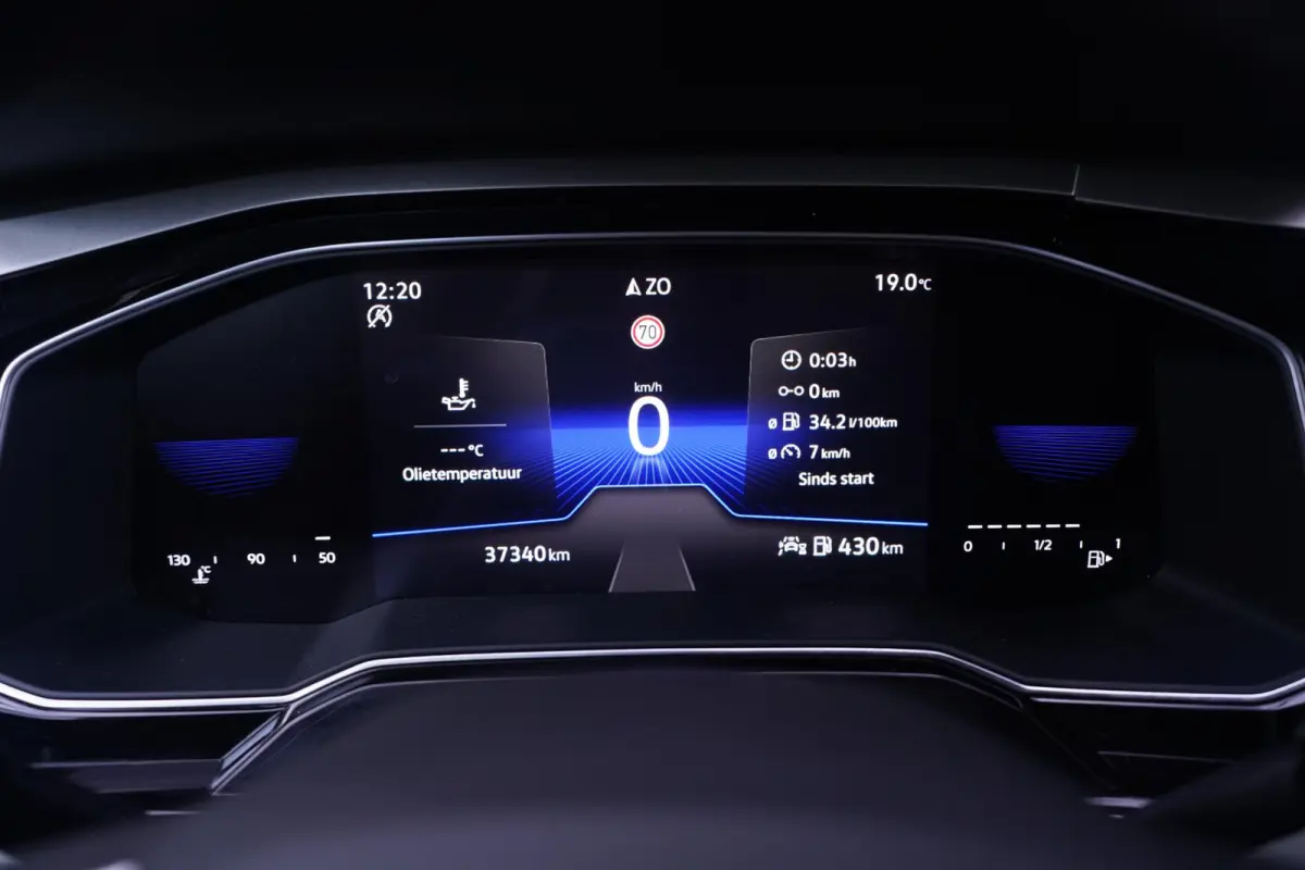 1.0 TSI Life Edition Navi Stoelverwarming Apple Carplay PDC v+a private-glas digi-cockpit cruise-controle LMV 15" DAB-ontvangst stuurbediening elektrische spiegelbediening en inklapbaar