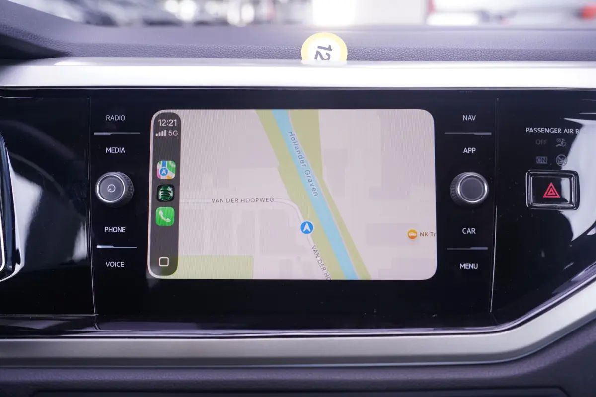 1.0 TSI Life Edition Navi Stoelverwarming Apple Carplay PDC v+a private-glas digi-cockpit cruise-controle LMV 15" DAB-ontvangst stuurbediening elektrische spiegelbediening en inklapbaar
