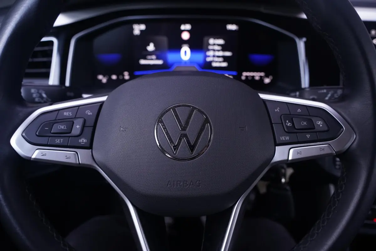 1.0 TSI Life Edition Navi Stoelverwarming Apple Carplay PDC v+a private-glas digi-cockpit cruise-controle LMV 15" DAB-ontvangst stuurbediening elektrische spiegelbediening en inklapbaar
