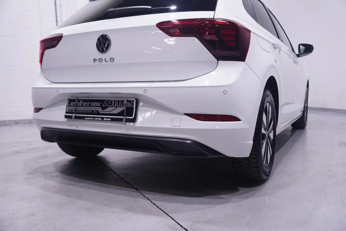 1.0 TSI Life Edition Navi Stoelverwarming Apple Carplay PDC v+a private-glas digi-cockpit cruise-controle LMV 15" DAB-ontvangst stuurbediening elektrische spiegelbediening en inklapbaar