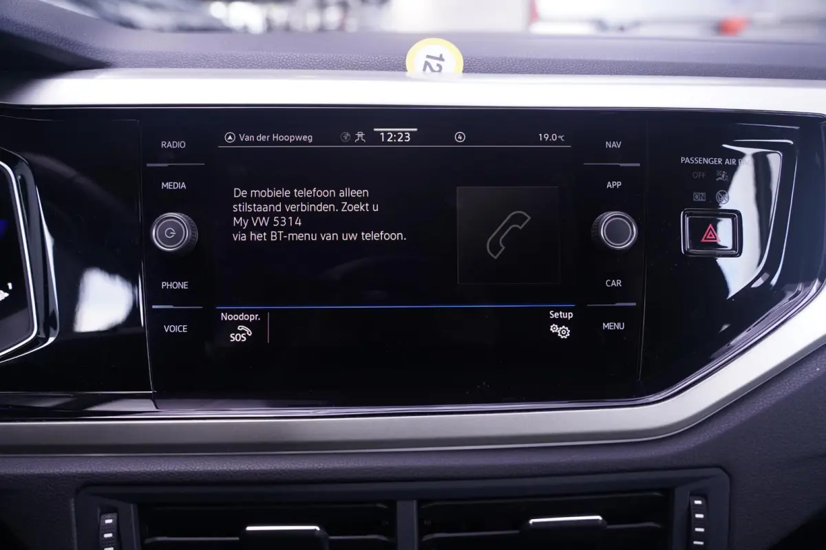 1.0 TSI Life Edition Navi Stoelverwarming Apple Carplay PDC v+a private-glas digi-cockpit cruise-controle LMV 15" DAB-ontvangst stuurbediening elektrische spiegelbediening en inklapbaar