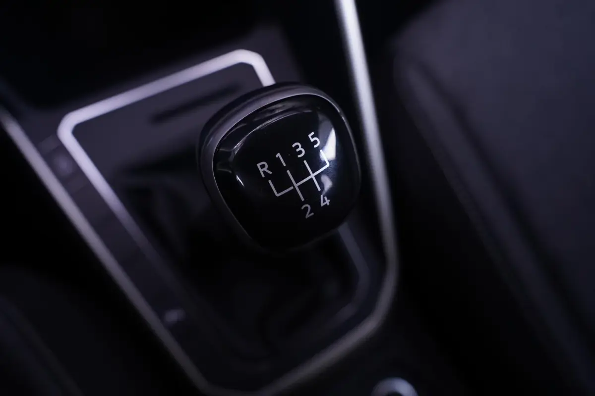 1.0 TSI Life Edition Navi Stoelverwarming Apple Carplay PDC v+a private-glas digi-cockpit cruise-controle LMV 15" DAB-ontvangst stuurbediening elektrische spiegelbediening en inklapbaar