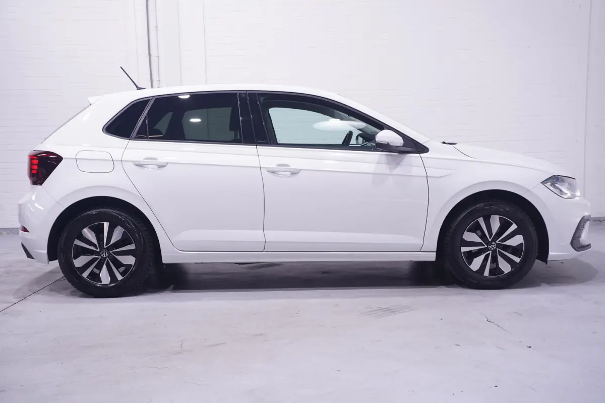1.0 TSI Life Edition Navi Stoelverwarming Apple Carplay PDC v+a private-glas digi-cockpit cruise-controle LMV 15" DAB-ontvangst stuurbediening elektrische spiegelbediening en inklapbaar