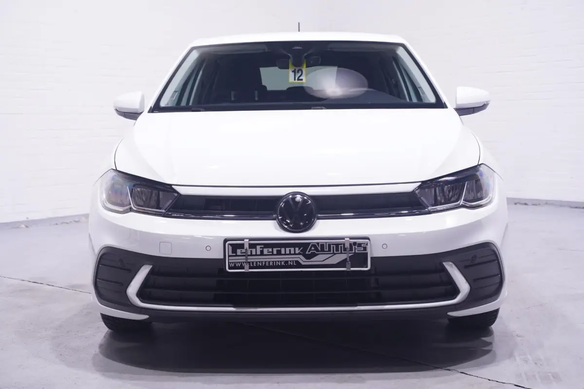 1.0 TSI Life Edition Navi Stoelverwarming Apple Carplay PDC v+a private-glas digi-cockpit cruise-controle LMV 15" DAB-ontvangst stuurbediening elektrische spiegelbediening en inklapbaar