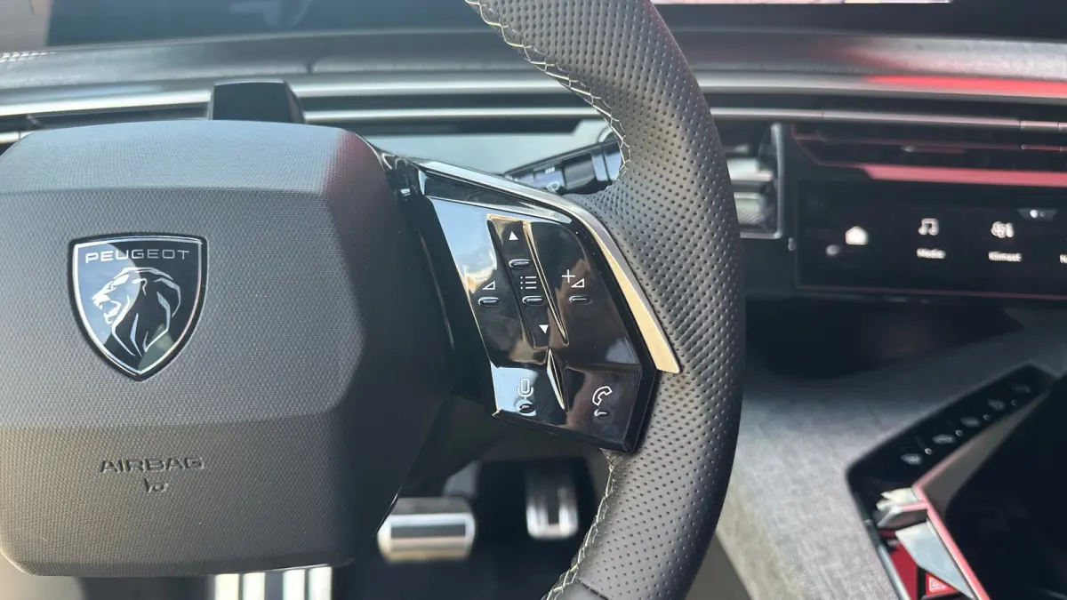 GT Long Range 230 97 kWh | Trekhaak | Apple Carplay/Android Auto | Navigatie | Adaptieve Cruise | Warmtepomp | Camera | 20'' L.M. | | 11 kW lader | 20"LM-Velgen | Achterbank in delen neerkla