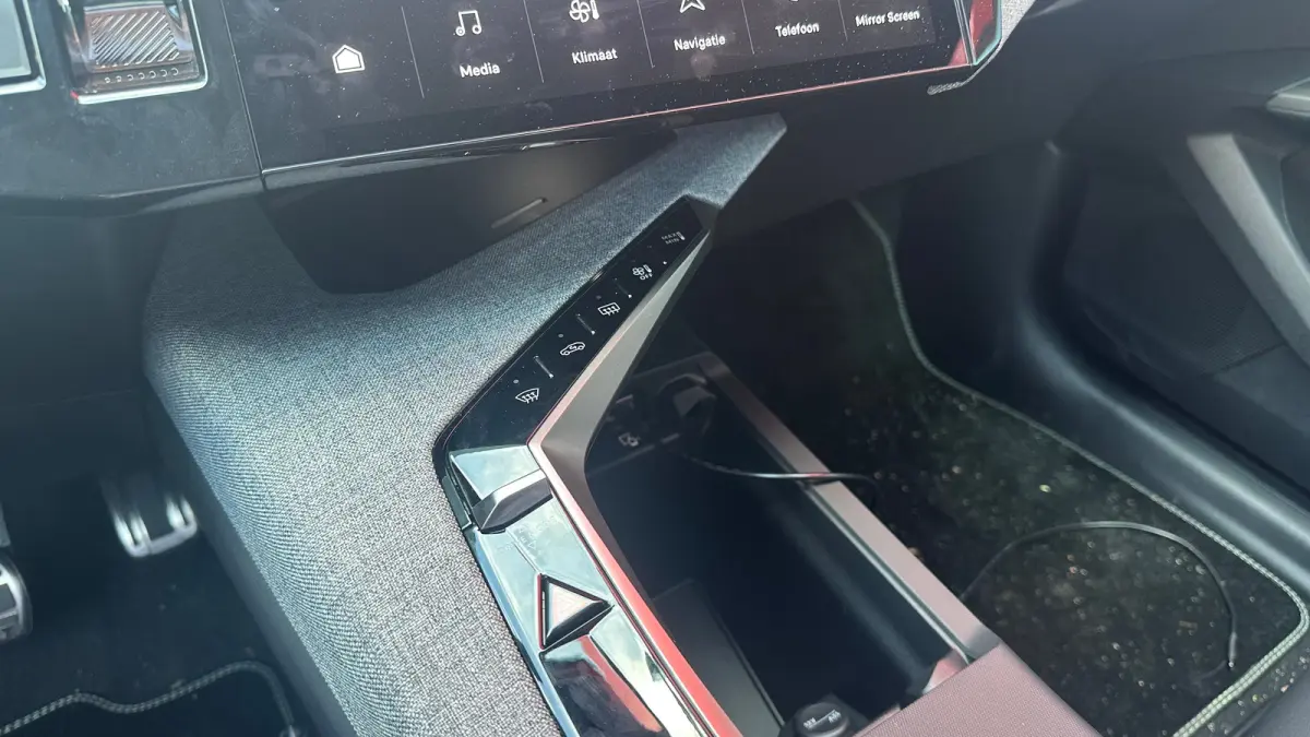 GT Long Range 230 97 kWh | Trekhaak | Apple Carplay/Android Auto | Navigatie | Adaptieve Cruise | Warmtepomp | Camera | 20'' L.M. | | 11 kW lader | 20"LM-Velgen | Achterbank in delen neerkla
