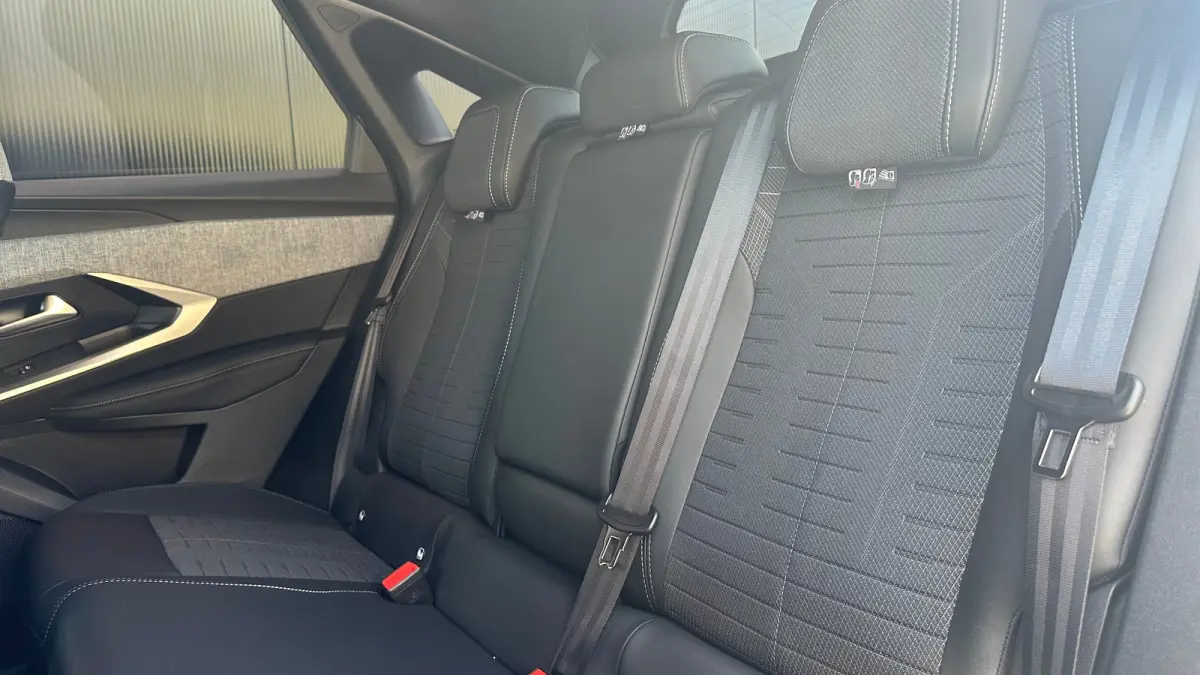 GT Long Range 230 97 kWh | Trekhaak | Apple Carplay/Android Auto | Navigatie | Adaptieve Cruise | Warmtepomp | Camera | 20'' L.M. | | 11 kW lader | 20"LM-Velgen | Achterbank in delen neerkla