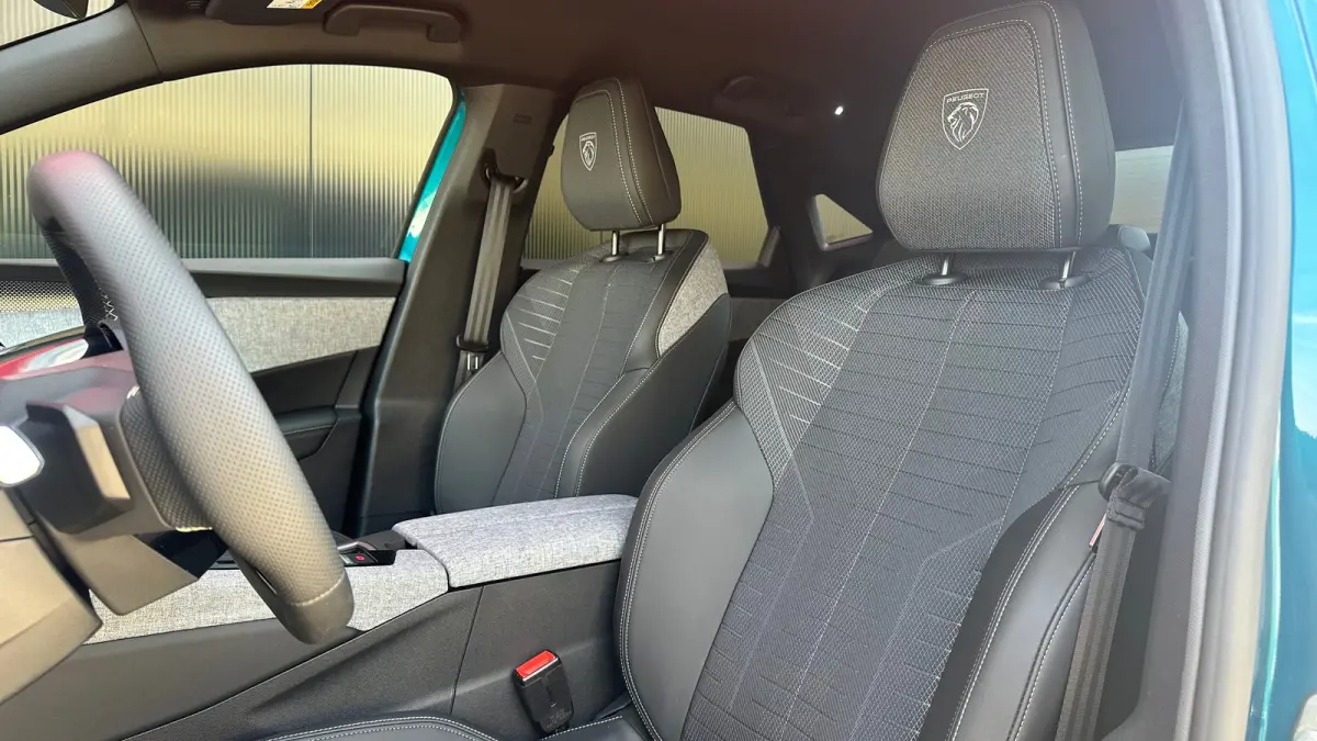 GT Long Range 230 97 kWh | Trekhaak | Apple Carplay/Android Auto | Navigatie | Adaptieve Cruise | Warmtepomp | Camera | 20'' L.M. | | 11 kW lader | 20"LM-Velgen | Achterbank in delen neerkla