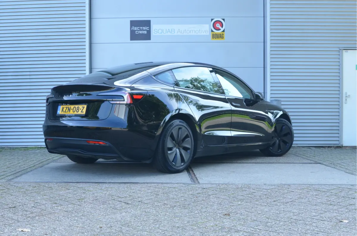 RWD 60 kWh Highland, AutoPilot4.0 (FSD 99,- p/mnd), LFP accu