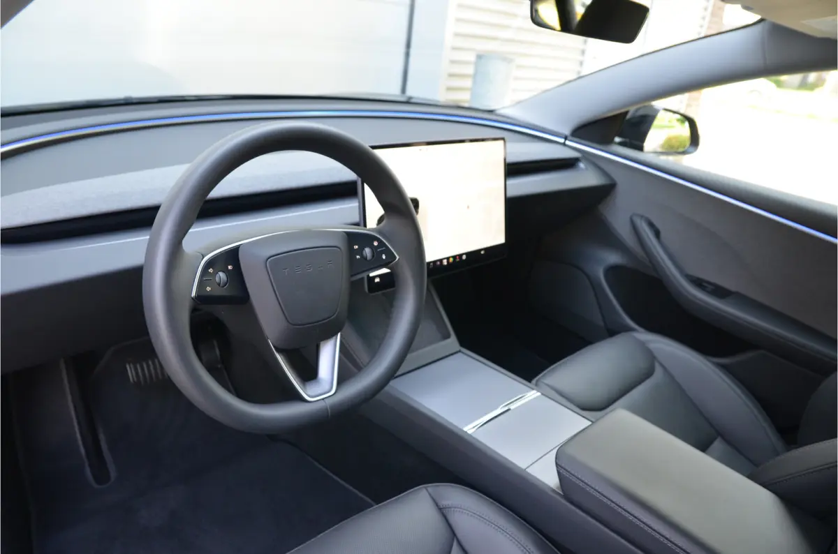 RWD 60 kWh Highland, AutoPilot4.0 (FSD 99,- p/mnd), LFP accu