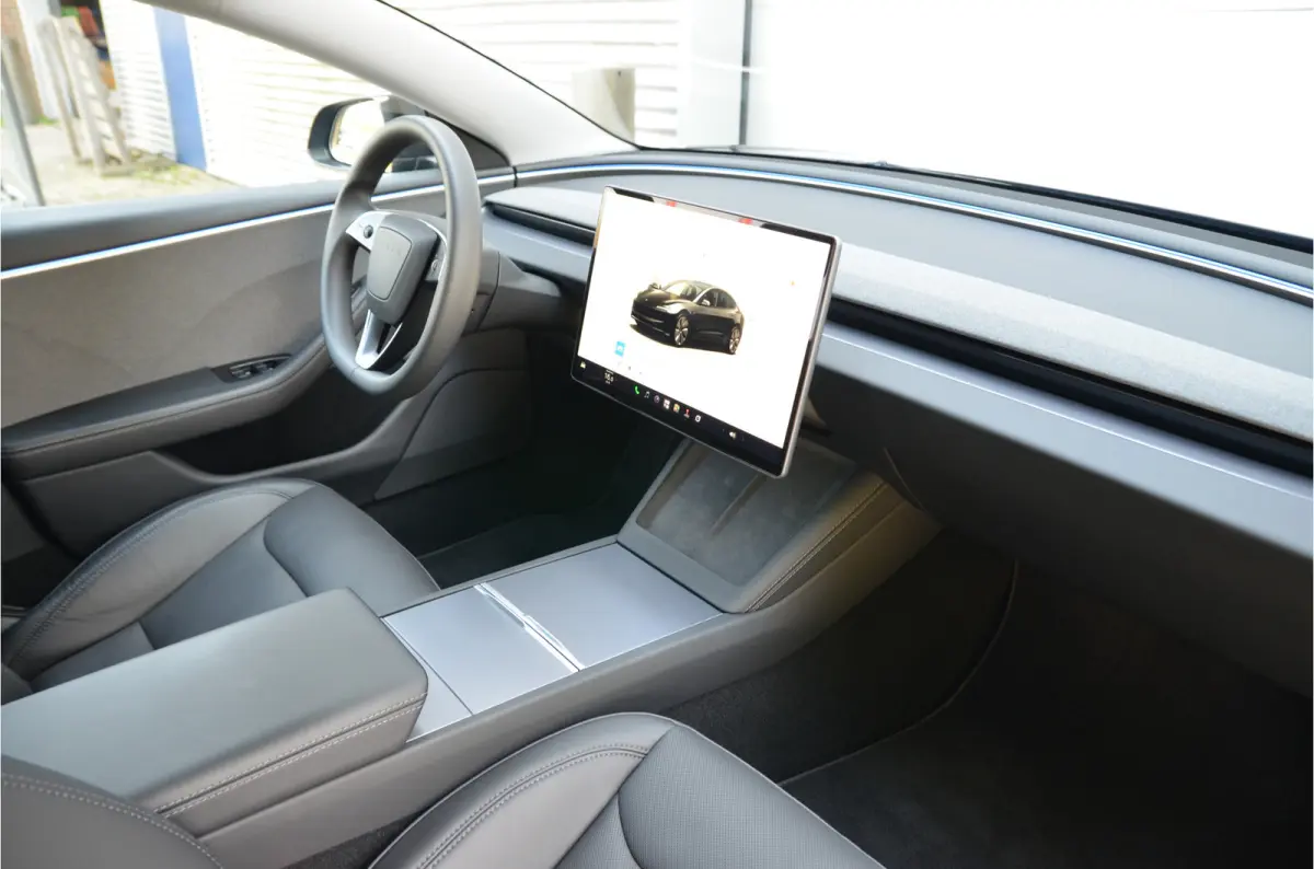 RWD 60 kWh Highland, AutoPilot4.0 (FSD 99,- p/mnd), LFP accu