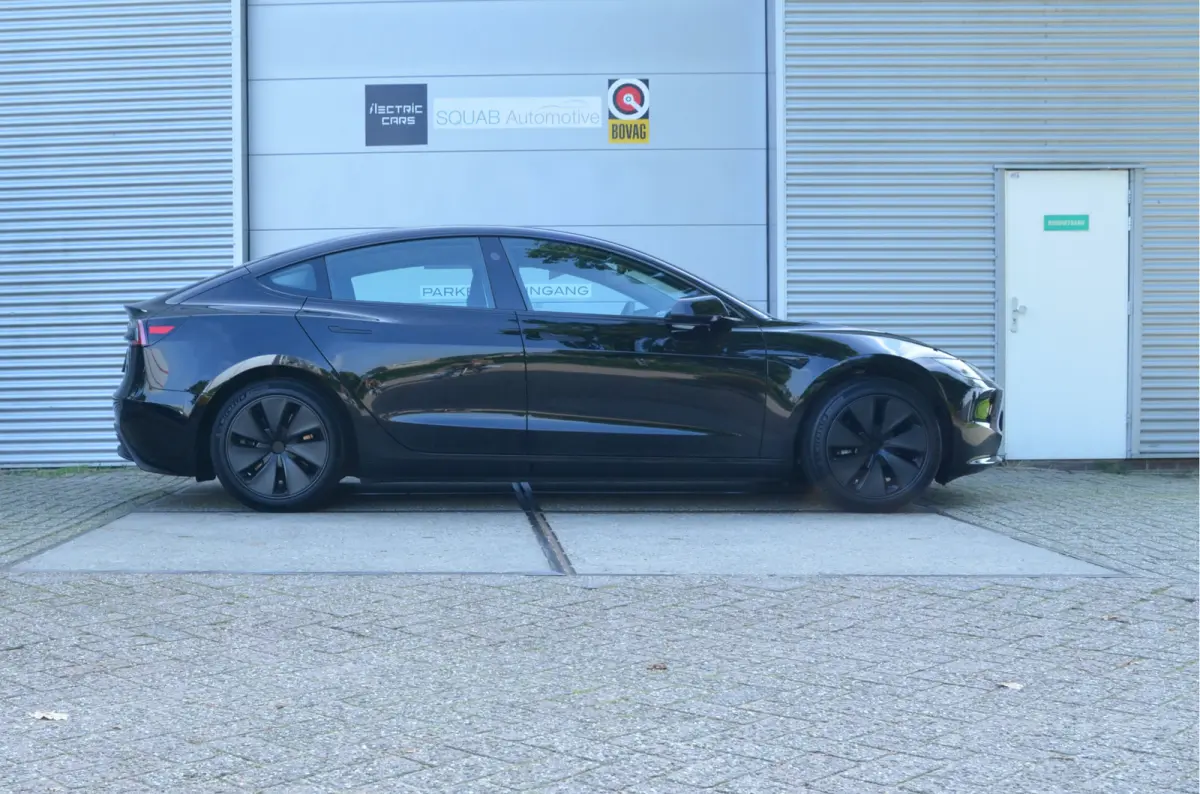 RWD 60 kWh Highland, AutoPilot4.0 (FSD 99,- p/mnd), LFP accu