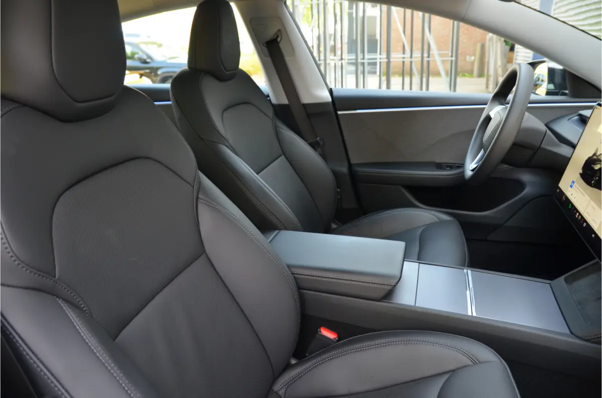 RWD 60 kWh Highland, AutoPilot4.0 (FSD 99,- p/mnd), LFP accu