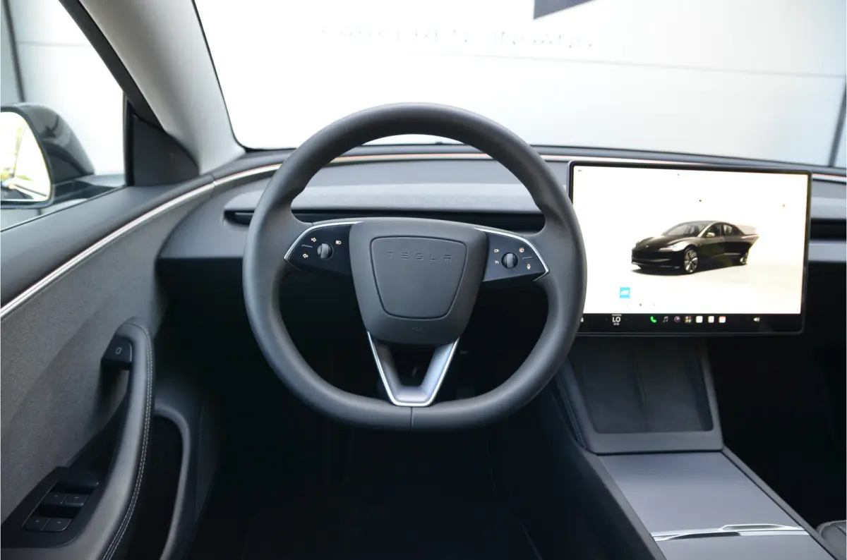 RWD 60 kWh Highland, AutoPilot4.0 (FSD 99,- p/mnd), LFP accu