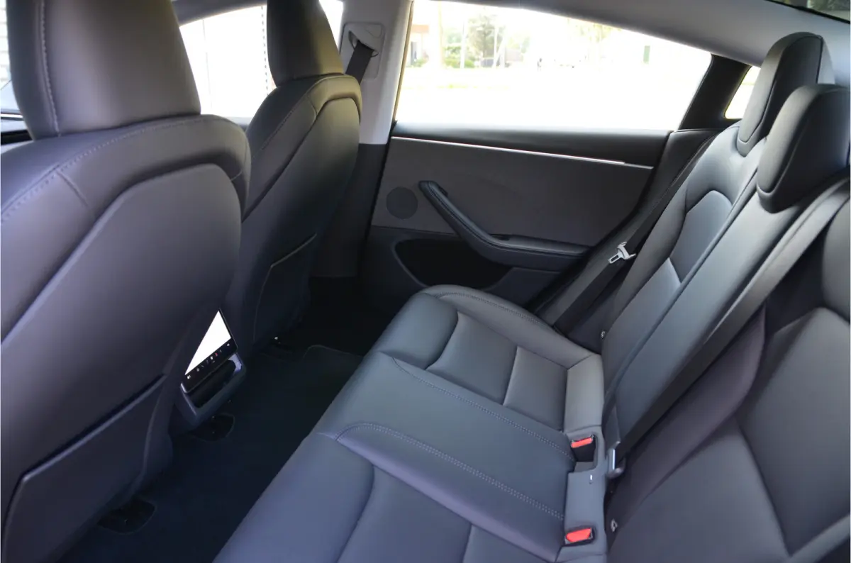 RWD 60 kWh Highland, AutoPilot4.0 (FSD 99,- p/mnd), LFP accu