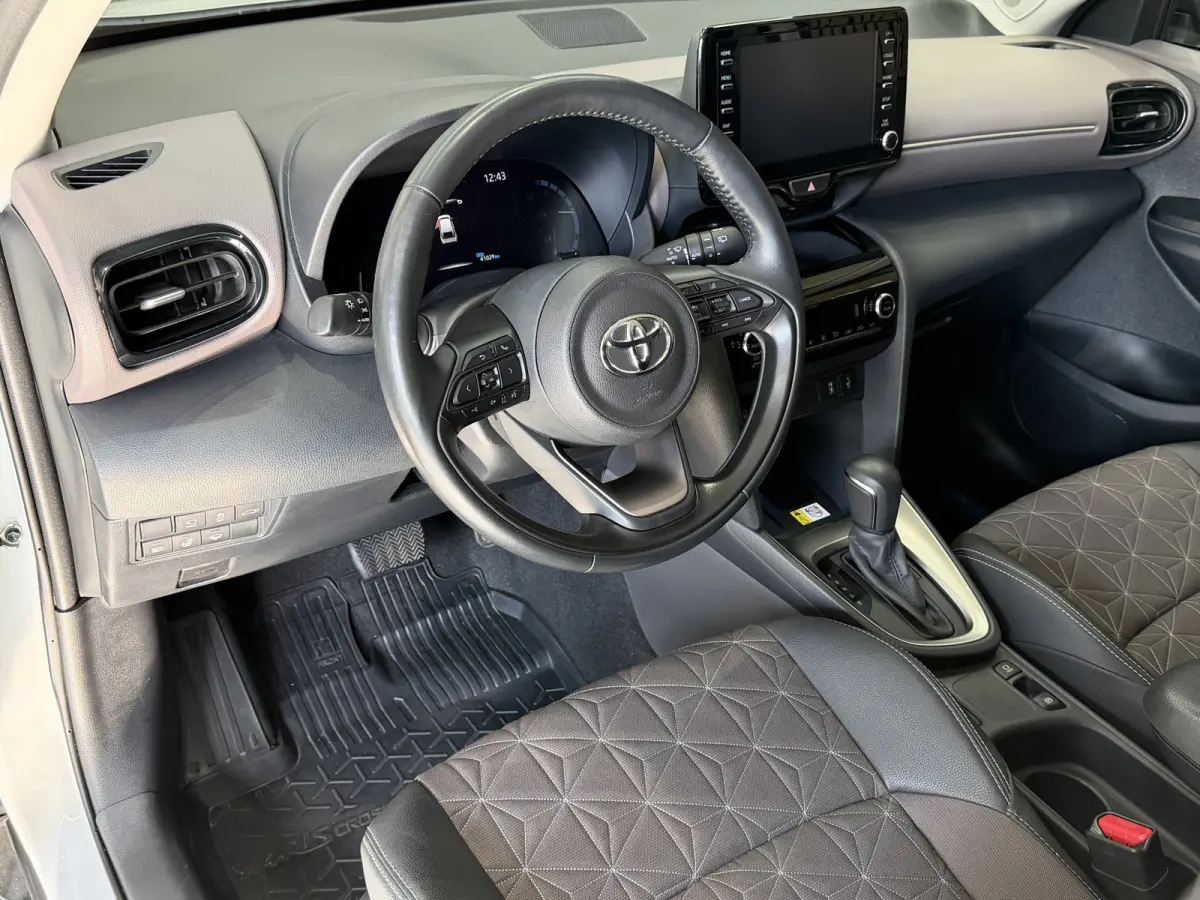 1.5 Hybrid Executive | Navi | ACC | Dodehoek | Stoel & Stuurverwarming | 18" | Carplay 100% Toyota Dealer onderhouden!