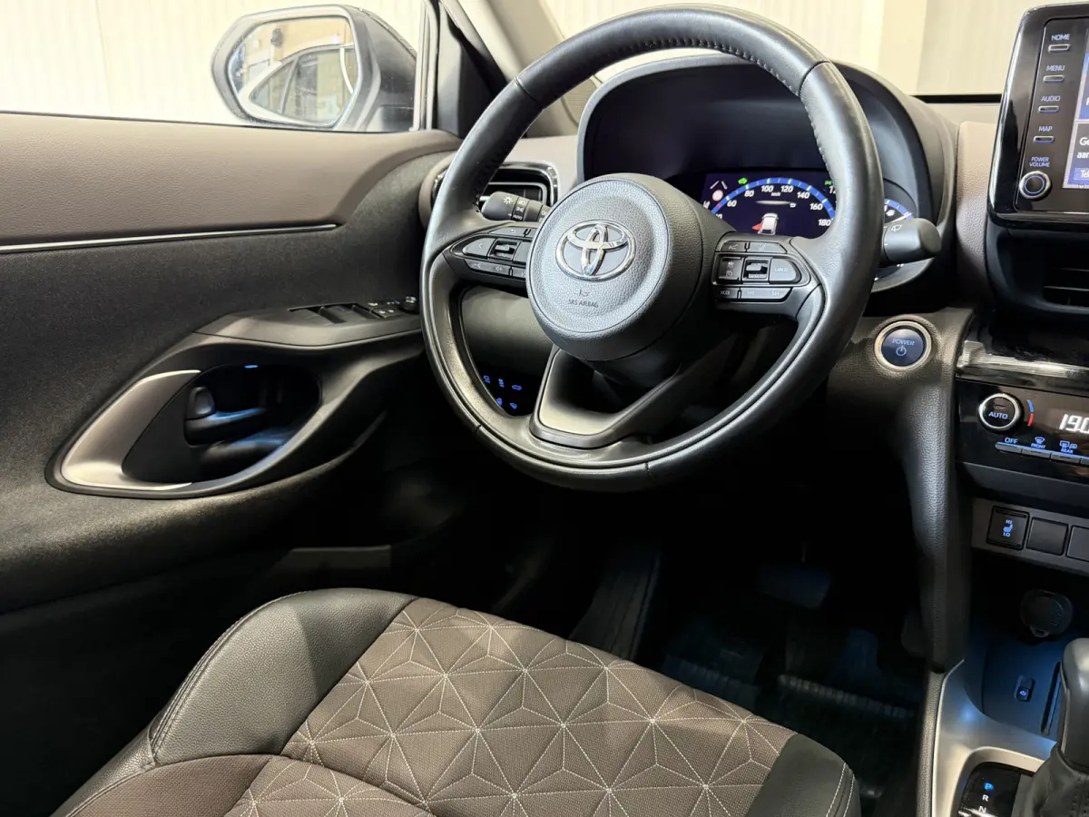1.5 Hybrid Executive | Navi | ACC | Dodehoek | Stoel & Stuurverwarming | 18" | Carplay 100% Toyota Dealer onderhouden!