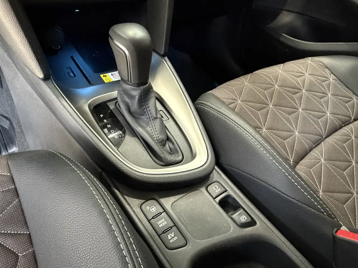 1.5 Hybrid Executive | Navi | ACC | Dodehoek | Stoel & Stuurverwarming | 18" | Carplay 100% Toyota Dealer onderhouden!