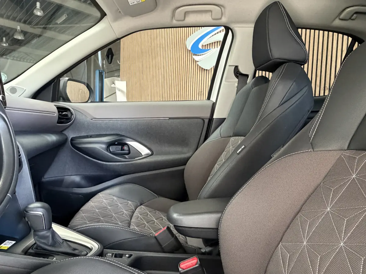 1.5 Hybrid Executive | Navi | ACC | Dodehoek | Stoel & Stuurverwarming | 18" | Carplay 100% Toyota Dealer onderhouden!