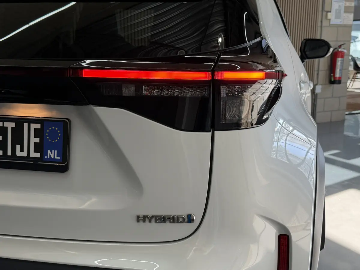 1.5 Hybrid Executive | Navi | ACC | Dodehoek | Stoel & Stuurverwarming | 18" | Carplay 100% Toyota Dealer onderhouden!