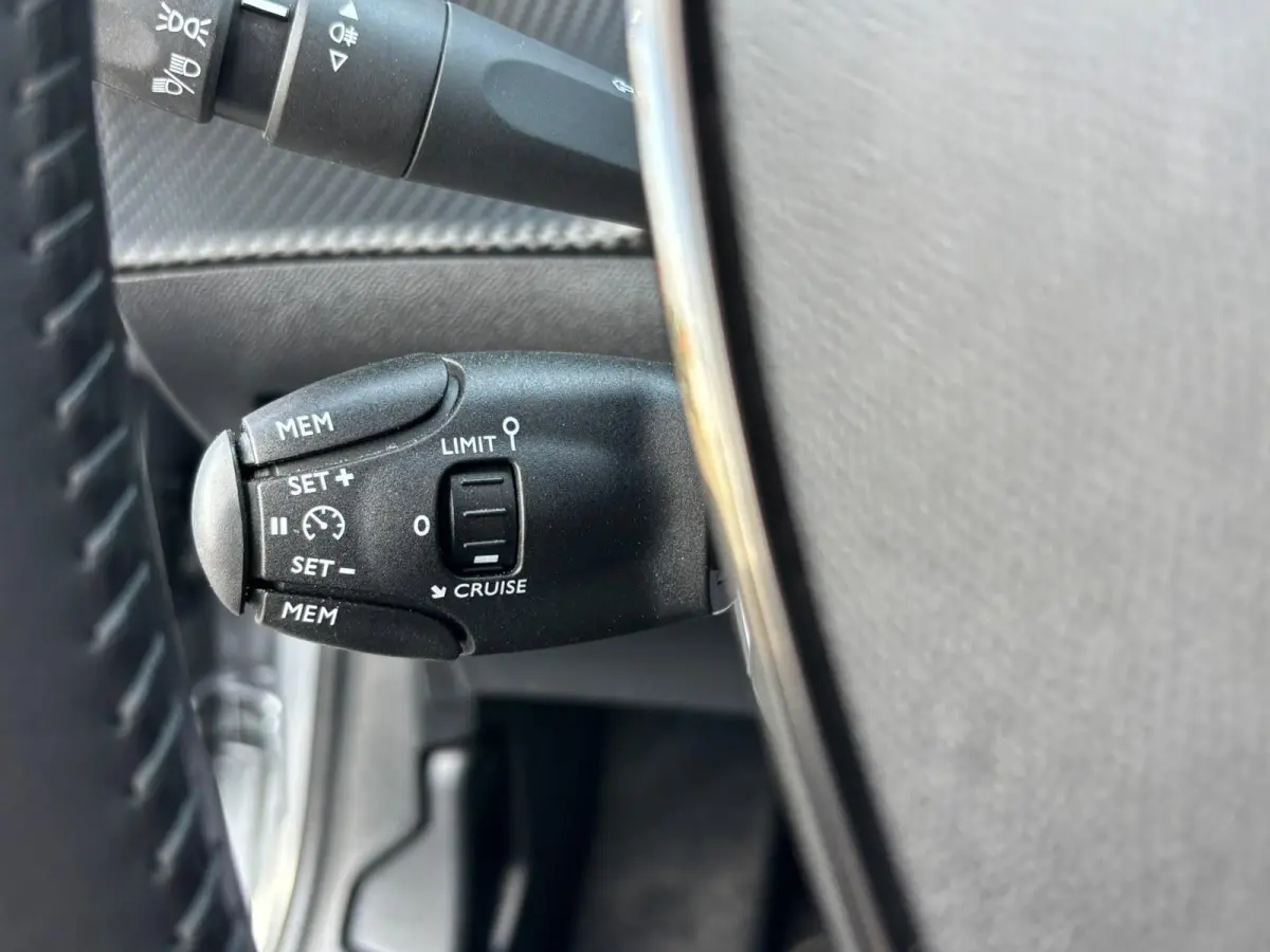 1.2 100 Allure | CARPLAY | CAMERA | CLIMATE CONTROL | CRUISE CONTROL | DIGI DASHBOARD |