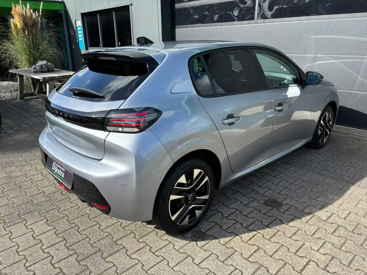 1.2 100 Allure | CARPLAY | CAMERA | CLIMATE CONTROL | CRUISE CONTROL | DIGI DASHBOARD |
