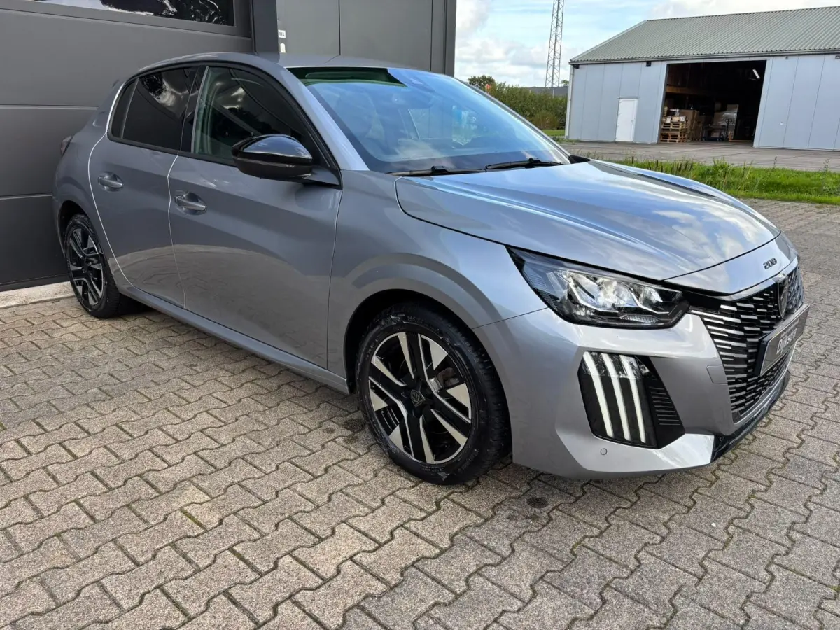 1.2 100 Allure | CARPLAY | CAMERA | CLIMATE CONTROL | CRUISE CONTROL | DIGI DASHBOARD |