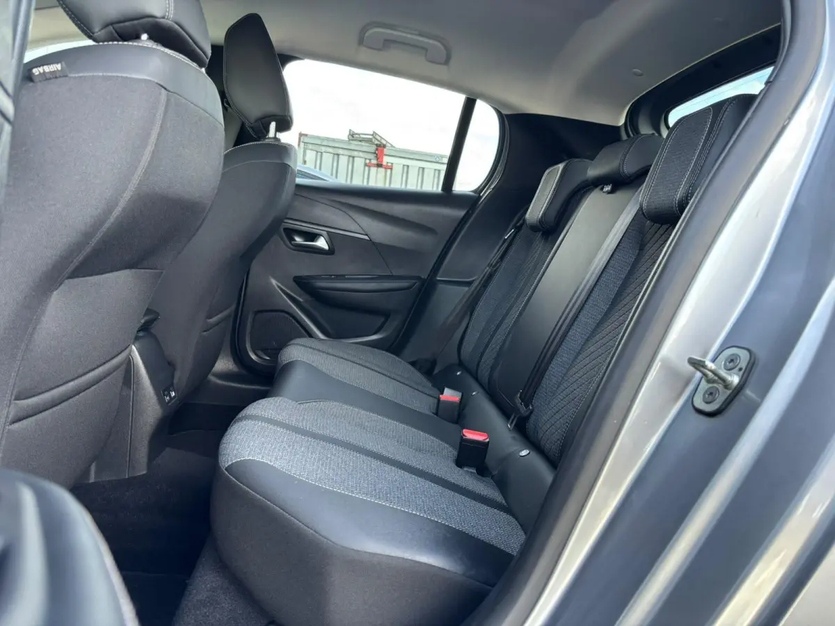 1.2 100 Allure | CARPLAY | CAMERA | CLIMATE CONTROL | CRUISE CONTROL | DIGI DASHBOARD |
