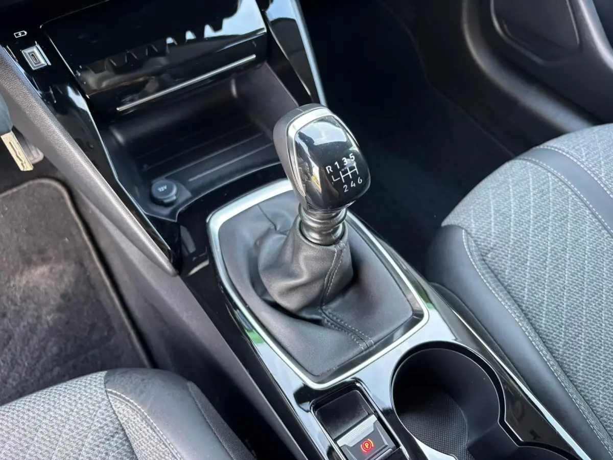 1.2 100 Allure | CARPLAY | CAMERA | CLIMATE CONTROL | CRUISE CONTROL | DIGI DASHBOARD |