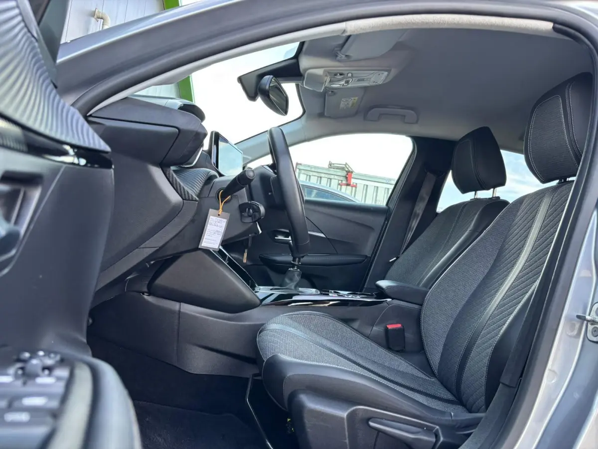 1.2 100 Allure | CARPLAY | CAMERA | CLIMATE CONTROL | CRUISE CONTROL | DIGI DASHBOARD |