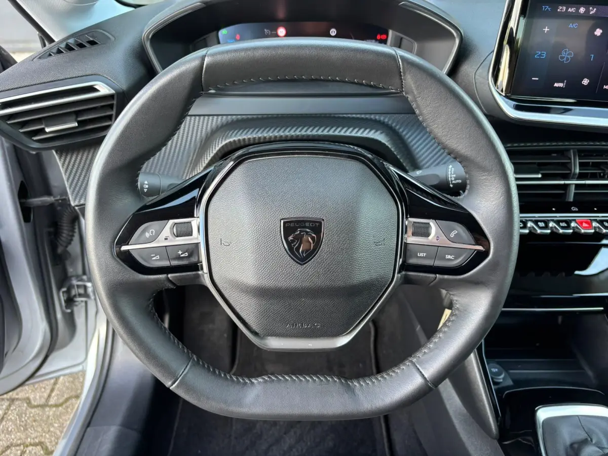 1.2 100 Allure | CARPLAY | CAMERA | CLIMATE CONTROL | CRUISE CONTROL | DIGI DASHBOARD |