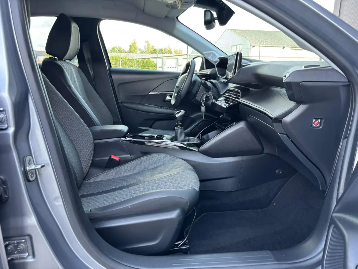 1.2 100 Allure | CARPLAY | CAMERA | CLIMATE CONTROL | CRUISE CONTROL | DIGI DASHBOARD |