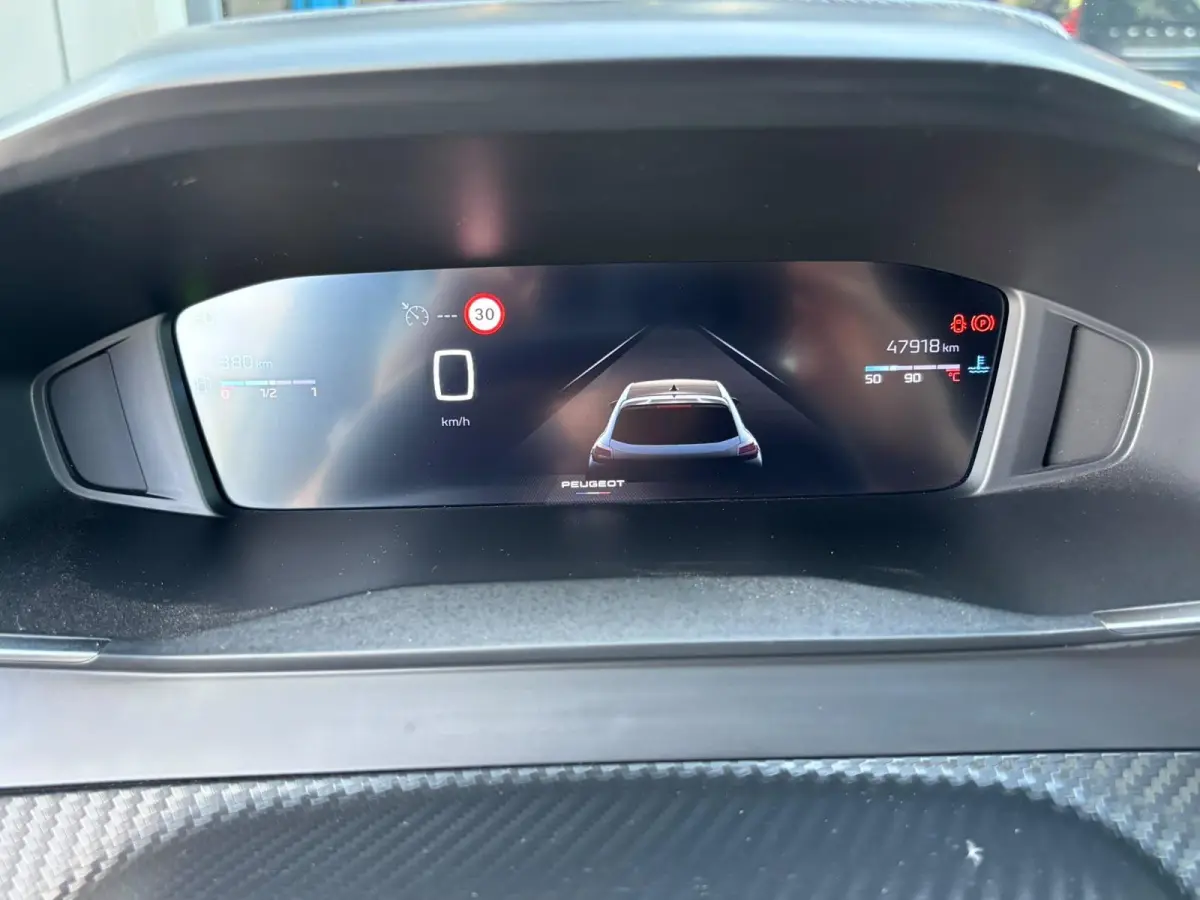 1.2 100 Allure | CARPLAY | CAMERA | CLIMATE CONTROL | CRUISE CONTROL | DIGI DASHBOARD |