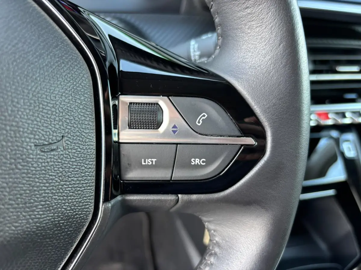 1.2 100 Allure | CARPLAY | CAMERA | CLIMATE CONTROL | CRUISE CONTROL | DIGI DASHBOARD |